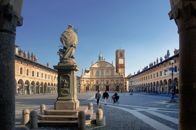 Piazza di Vigevano